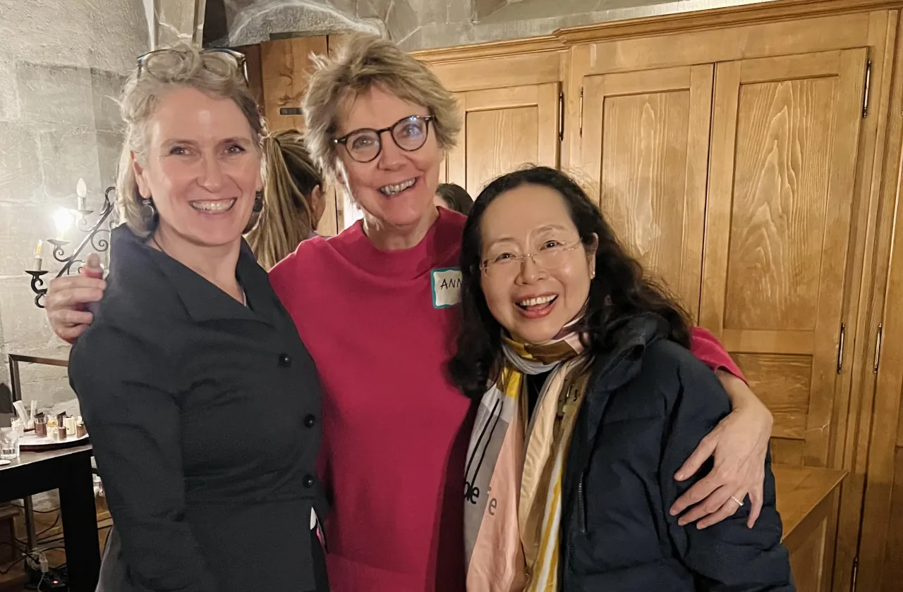 Jacqui DeFelice with Anne Hornung-Soukup ’74, a third-generation Smithie (middle), and Hiroko Tsuboi-Friedman ’93 (right) in Geneva.