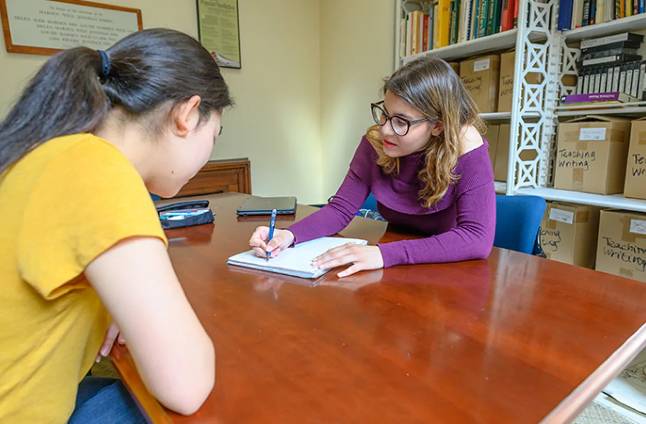 Jacobson Center peer tutoring session