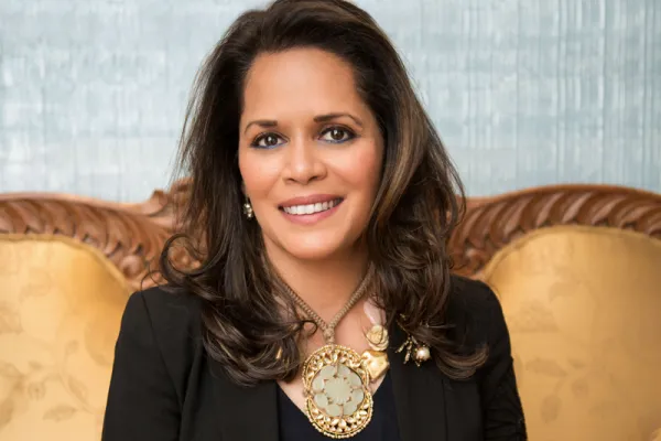 Mona Sinha headshot
